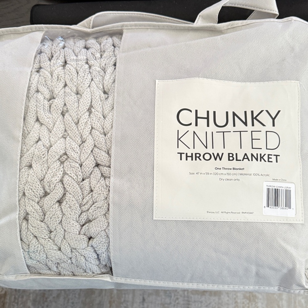 CHUNKY KNITTED THROW BLANKET NEW WITH TAGS